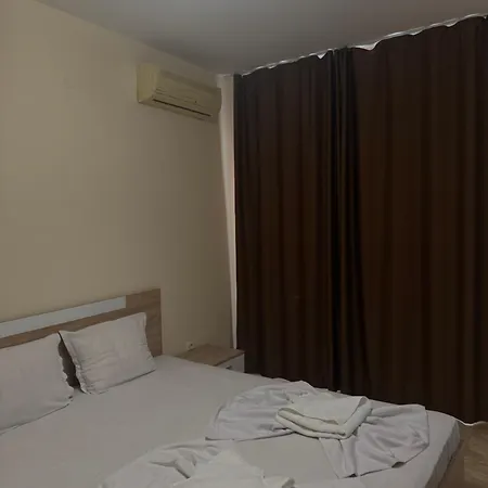 Apartamento Goldenseaview 2 *