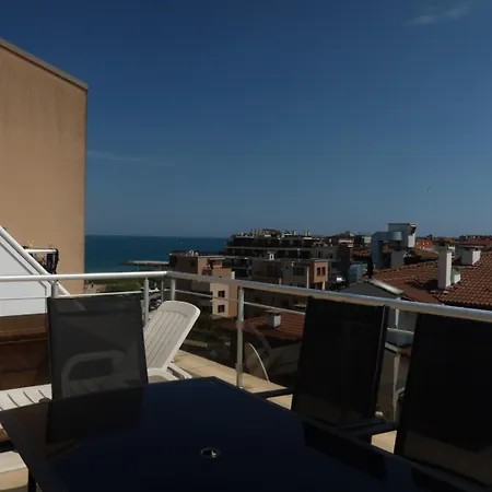 Goldenseaview 2 Apartament *