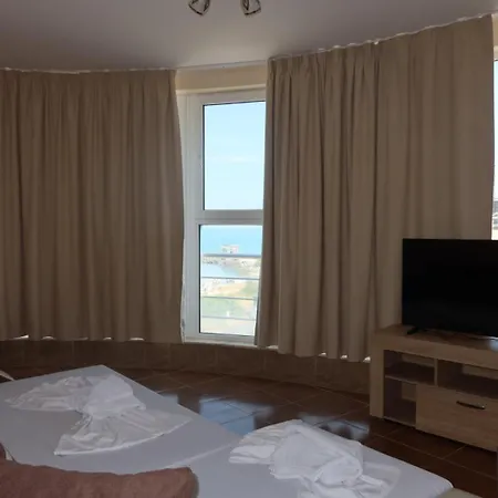 Apartamento Goldenseaview 2 *
