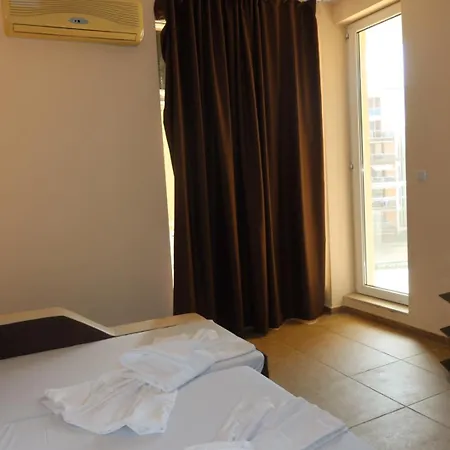 Apartamento Goldenseaview 2 *