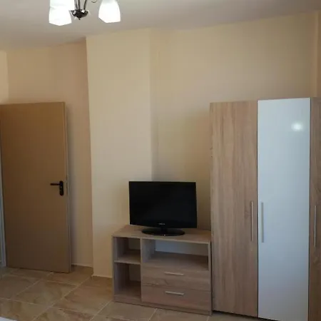 Apartamento Goldenseaview 2 *